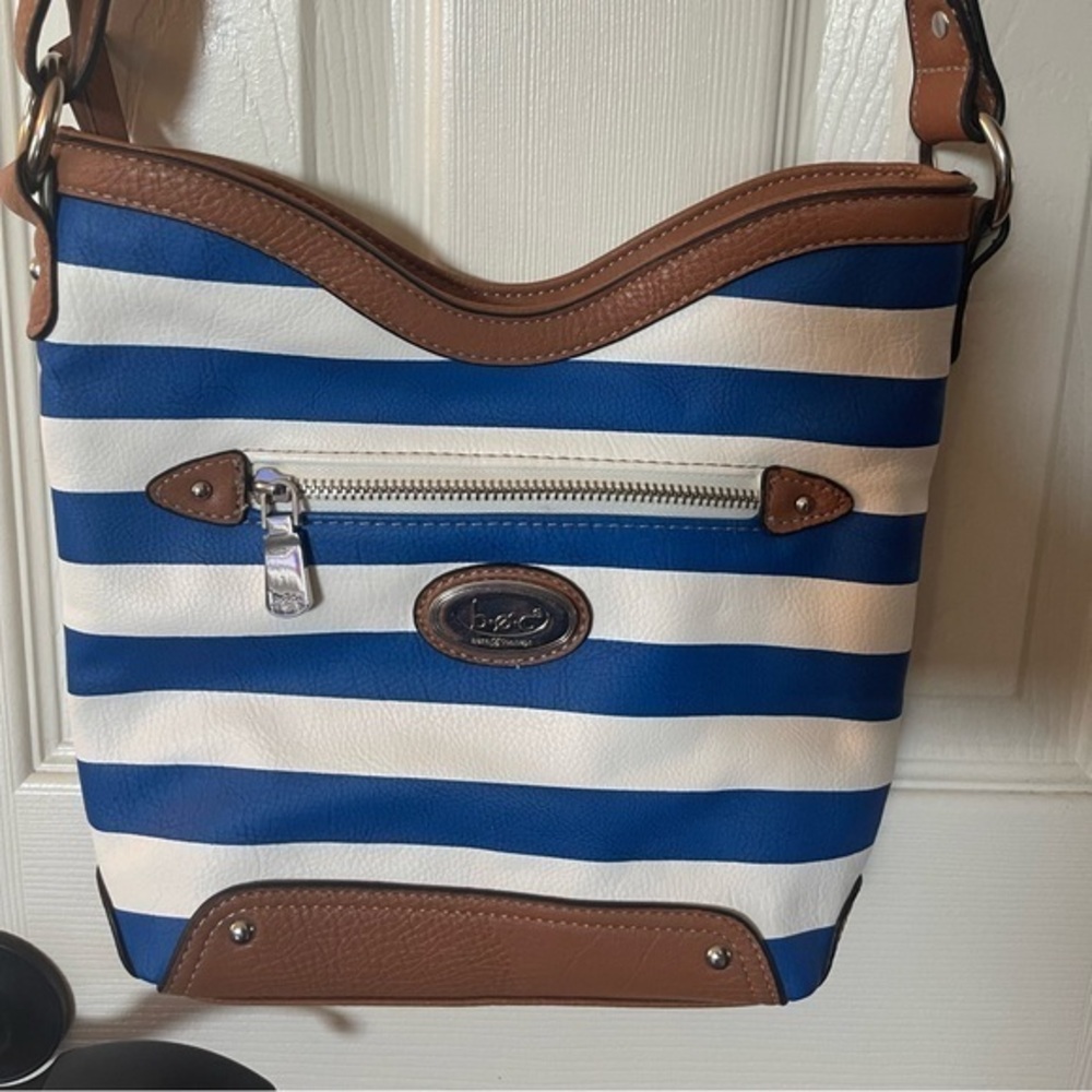 b.ø.c. Born Concept Bucket Bag Navy & White Stripes & Adjustable Crossbody Strap